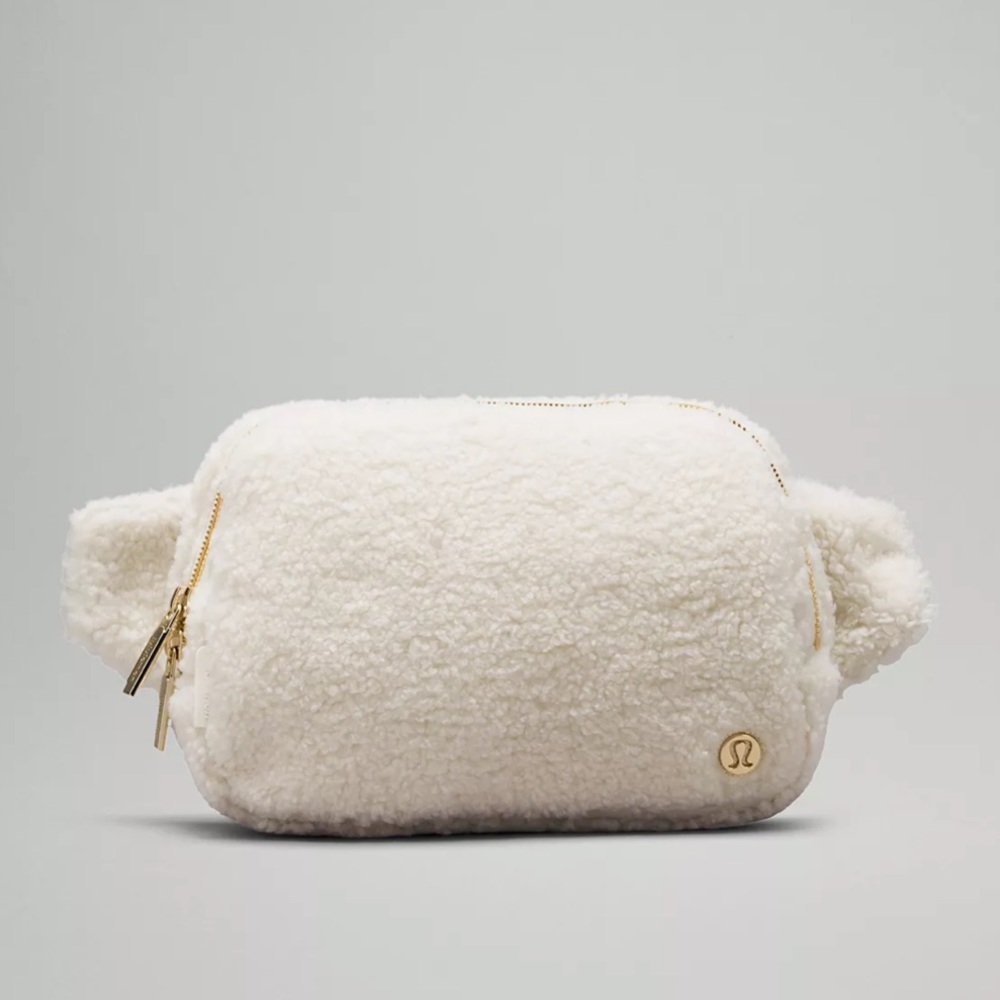 NEW WITH TAGS!! Lululemon Everywhere Belt Bag Large 2L Fleece. White Opal/Gold.